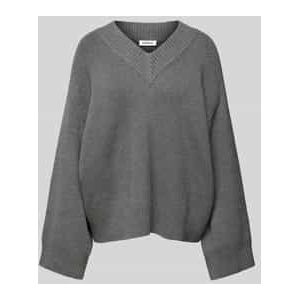 Gebreide pullover met V-hals, model 'Solveig'