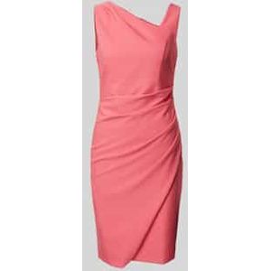 Knielange cocktailjurk met asymmetrische hals