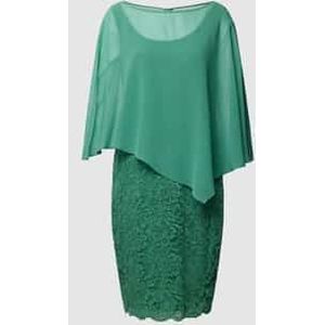 Knielange cocktailjurk met cape