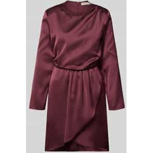 Knielange cocktailjurk met ronde hals