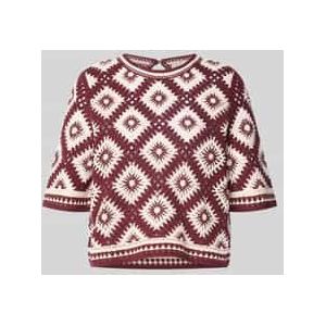 Gehaakte, gebreide top in semi-transparant design