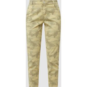 Korte curve fit chino met camouflagemotief, model 'Jacqueline'