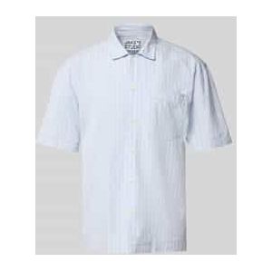 Regular fit vrijetijdsoverhemd met kentkraag en borstzak