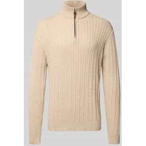 Schipperstrui met kabelpatroon en labeldetail