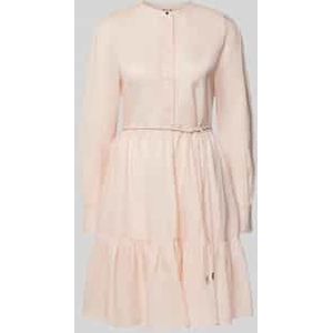 Knielange overhemdjurk met knoopsluiting en strikceintuur