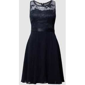 Cocktailjurk van chiffon en kant