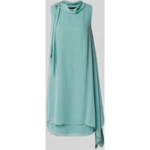 Knielange cocktailjurk met asymmetrische zoom