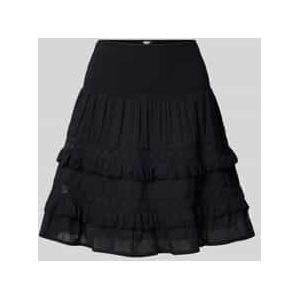 Knielange rok met broderie anglaise, model 'Viljana'