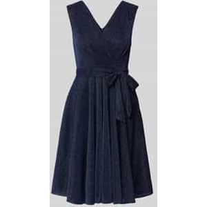 Knielange jurk met V-hals