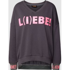 Sweatshirt met V-hals, model 'L(I)EBE!'
