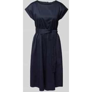 Midi-jurk met strikceintuur