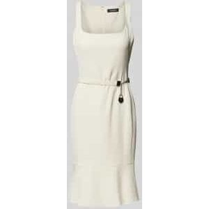 Knielange jurk met strikceintuur