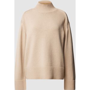 Gebreide pullover met extra brede schouders