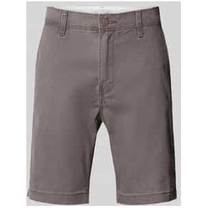 Korte standard fit chino met steekzakken