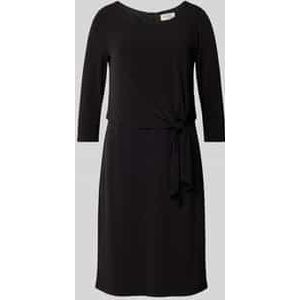 Knielange cocktailjurk met strikceintuur