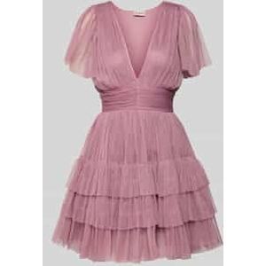 Cocktailjurk met gelaagde look en V-hals