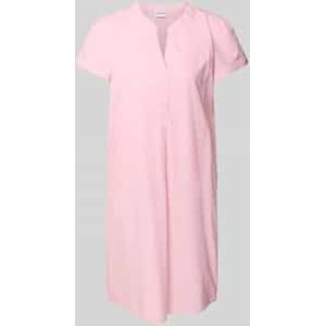 Knielange jurk met V-hals