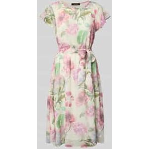 Knielange jurk met strikceintuur