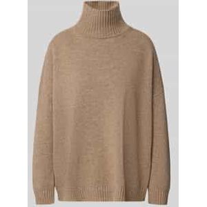 Oversized coltrui van een pure scheerwol, model 'BORGIA'