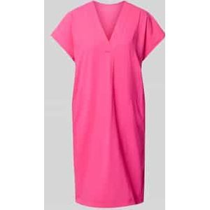 Knielange jurk met V-hals, model 'JOYCE'