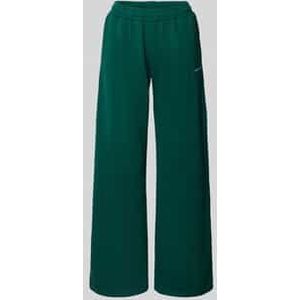 Wide fit sweatpants met logostitching, model 'Anni'