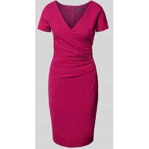 Knielange cocktailjurk met plooien opzij