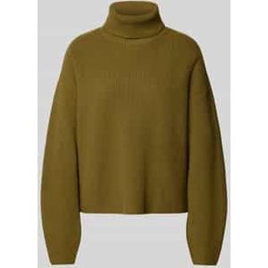 Coltrui met gebreid ribmotief van wol - curated by Maja Weyhe