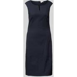 Knielange jurk met steekzakken