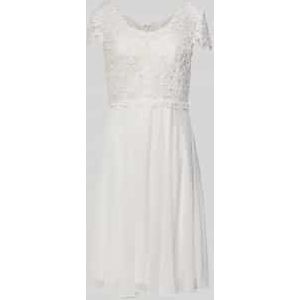 Bruidsjurk van gehaakt kant en chiffon