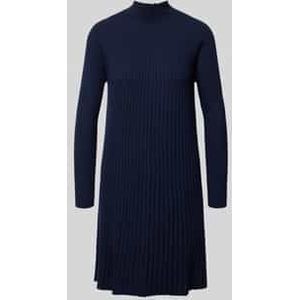 Knielange gebreide jurk van wol met opstaande kraag