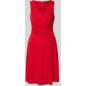 Knielange jurk in wikkellook, model 'AFARA'