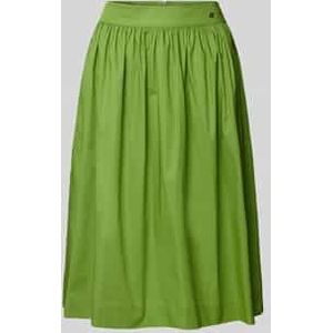 Knielange rok met labeldetail