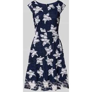 Knielange jurk met etskanteffect