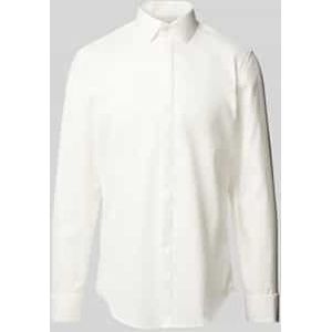 Slim fit smokingoverhemd van twill