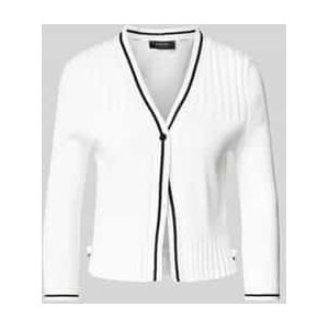 Gebreid jack met knoopsluiting.