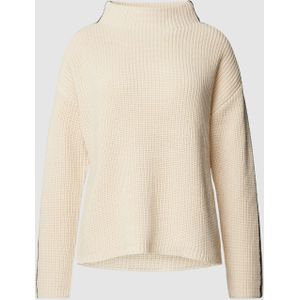 Gebreide pullover met opstaande kraag, model 'Puntsi'