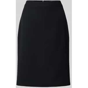 Knielange rok met knoop- en ritssluiting