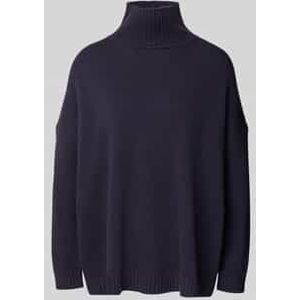 Oversized coltrui van een pure scheerwol, model 'BORGIA'