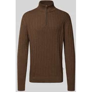 Schipperstrui met kabelpatroon en labeldetail