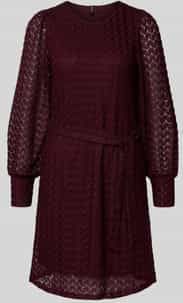 Getailleerde vrijetijdsjurk in kantlook, model 'BECCA'