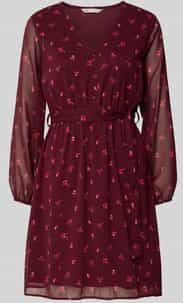 Getailleerde vrijetijdskleding met ballonmouwen, model 'CERA'