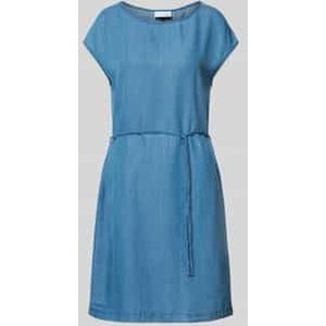 Knielange jurk met strikceintuur, model 'Irby'