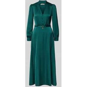 Avondjurk van satijn met V-hals en riem