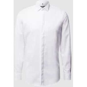 Slim fit smokingoverhemd van twill