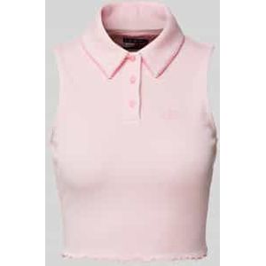 Korte top in riblook