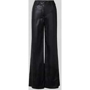 Broek van viscosemix in leerlook