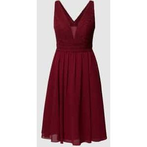 Cocktailjurk in minilengte met gebloemd kant