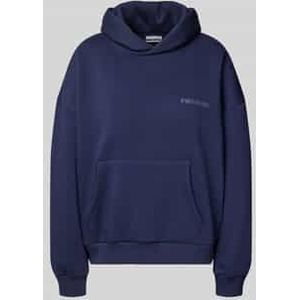 Hoodie met extra brede schouders en kangoeroezak