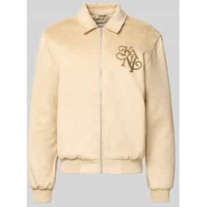 Jack in leerlook met labelstitching