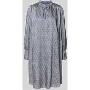 Knielange jurk met druppelvormige hals